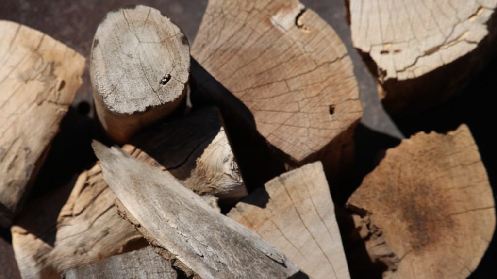 Cortes de madera natural en el taller de Yrigoyen Buenos Aires